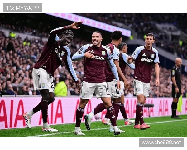 迪恩·史密斯率维拉状态回暖，备受期待攀升英超巅峰挑战。