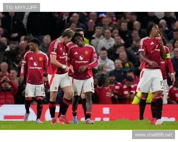 曼联战术体系缺乏稳定性,近期表现波动,对争冠形势产生影响