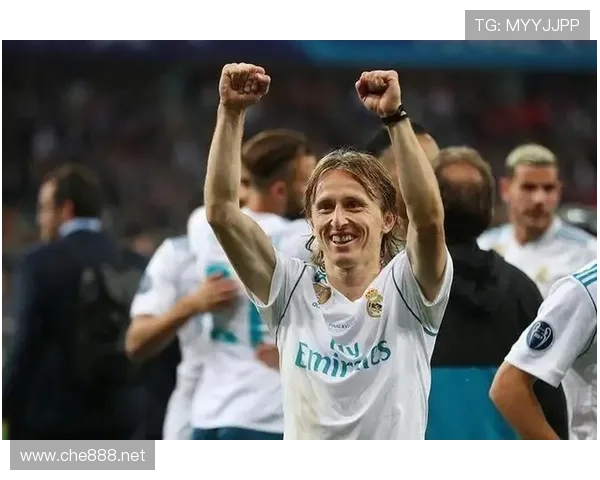 德容 vs 莫德里奇：中场组织与节奏控制差距在哪